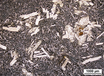 Figure 4c Porphyritic texture of chilled dyke margin with plagioclase and clinopyroxene phenocrysts in fine-grained groundmass. (Sample 2014963, plane-polarised light; photo 416692)
