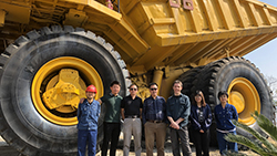 Figure 1b Members of the Nanjing Center, China Geological Survey and Geological Survey of South Australia.