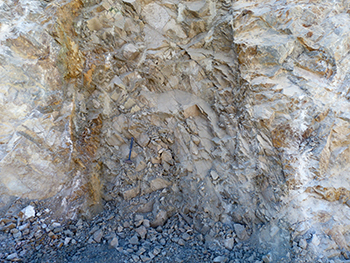 Figure 2d Fine-grained mafic dyke intruding Tarcoola Formation.